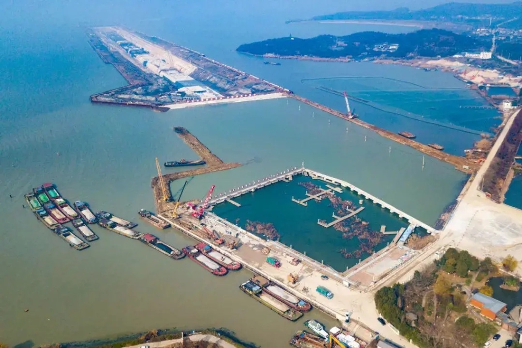 2019年12月27日，太湖隧道第一倉完成回水，順利實(shí)現(xiàn)首次陸島通道轉(zhuǎn)換，標(biāo)志著該工程施工進(jìn)入全新階段。