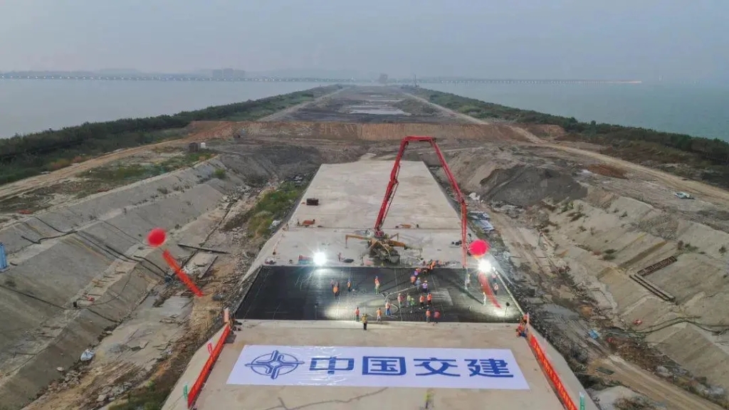 2021年10月9日，太湖隧道所有主體結(jié)構(gòu)施工全部完成，隧道實(shí)現(xiàn)全封閉。